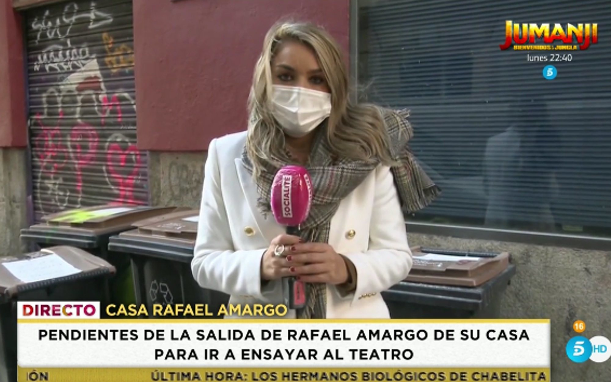 El padre de Rafael Amargo increpa y amenaza a Giovanna González, reportera de 'Socialité'