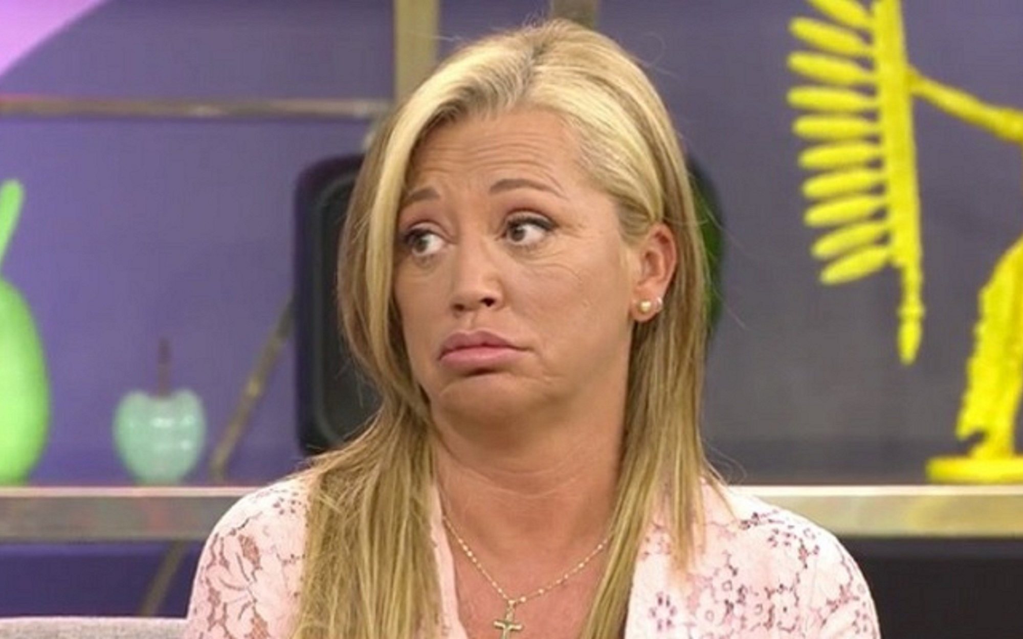 Un micro abierto pilla a Belén Esteban criticando a 'Sálvame' por cargar nuevamente contra Juan Carlos I