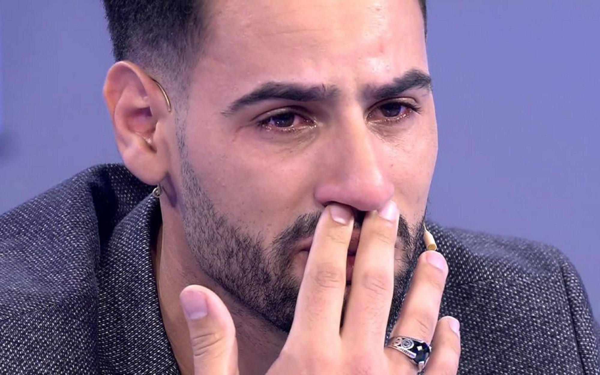 Asraf Beno confiesa entre lágrimas la enfermedad que padece: "Me dieron un año de vida"