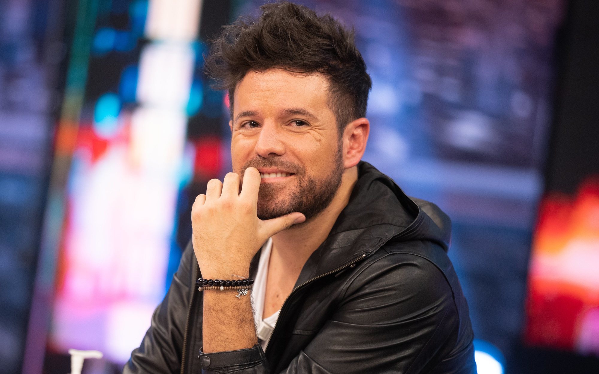 Pablo López preocupa a sus seguidores al sangrar durante su actuación en 'El hormiguero'