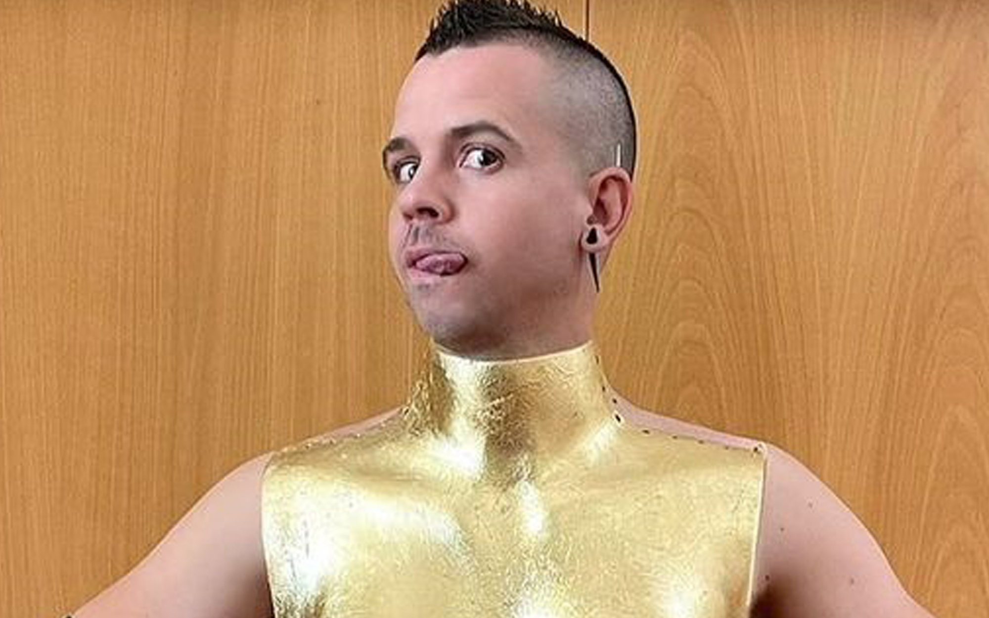 Dabiz Muñoz se prueba el traje de Cristina Pedroche de las Campanadas 2019-2020: "Parece hecho para mí"