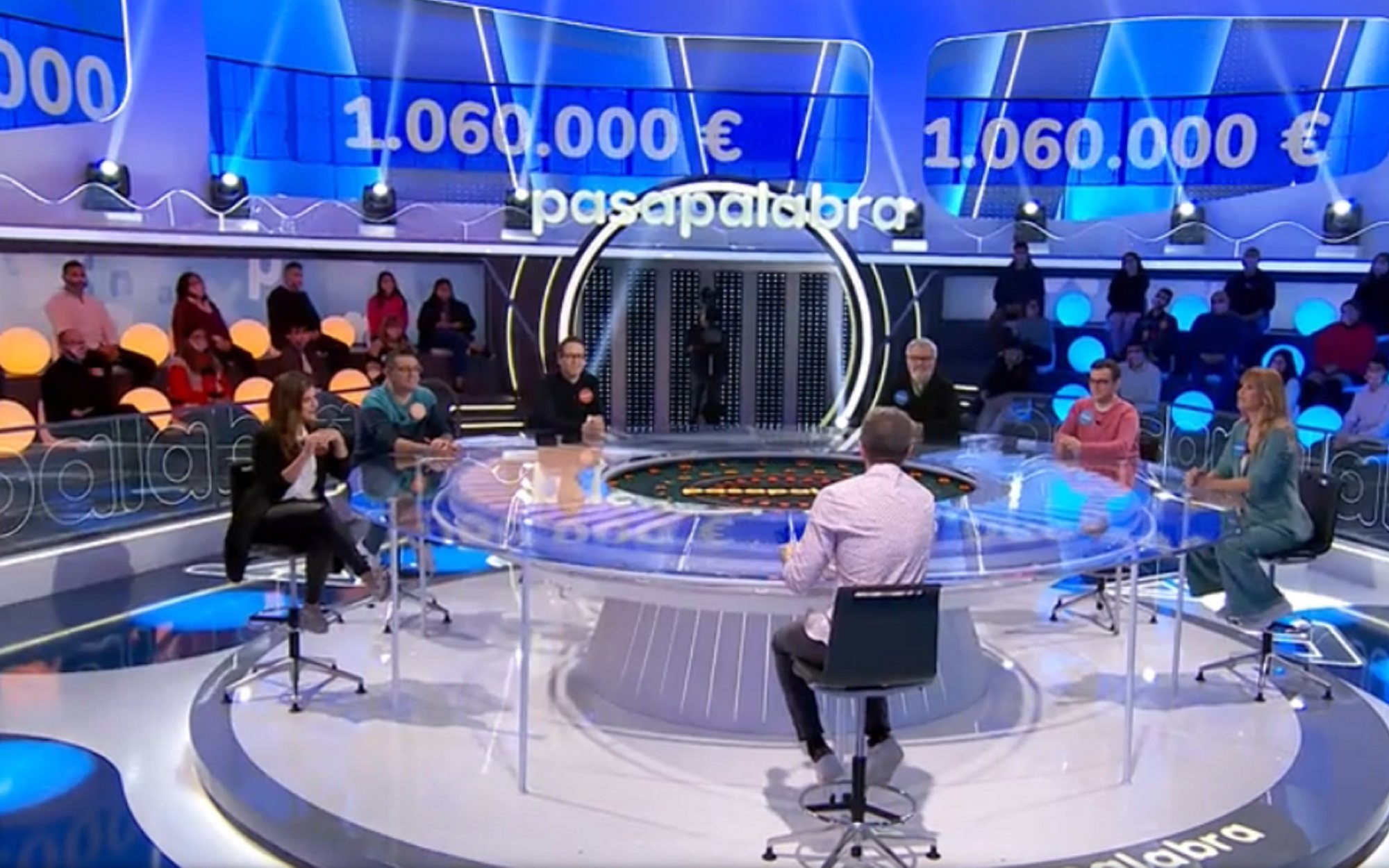 'Pasapalabra' cambia su decoración y elimina los muñecos de cartón situados entre el público