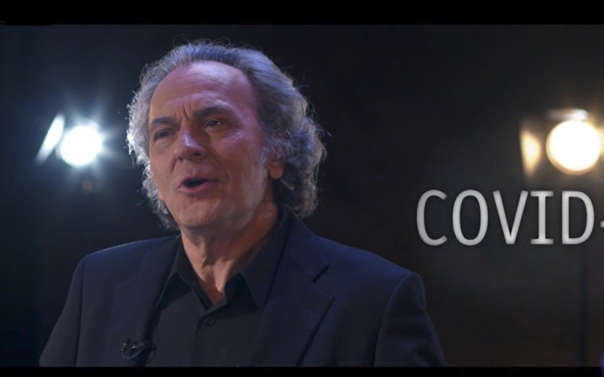 José Coronado se convierte en 2020 para regañar a los políticos por no ponerse de acuerdo