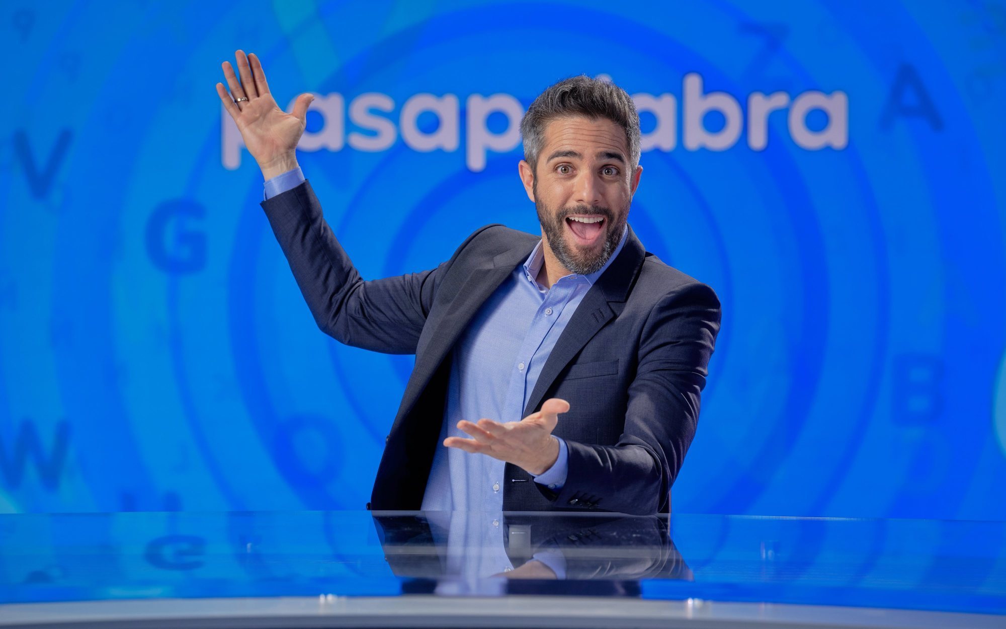 Las lágrimas de Luis, concursante de 'Pasapalabra', en la despedida de la regidora del programa: "Es un amor"