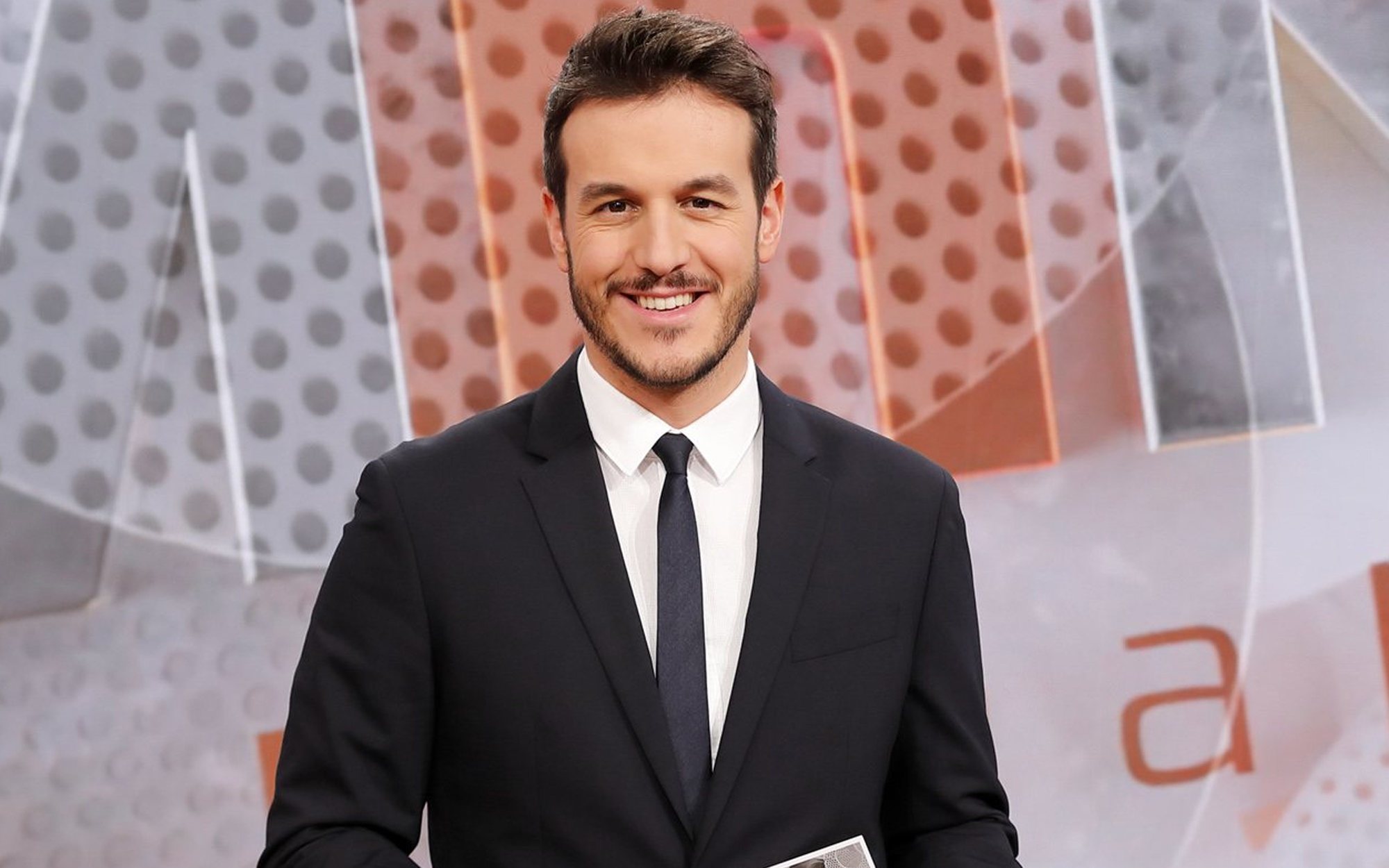 Diego Losada sale del paso tras el comentario de una reportera en directo: "Que te tranquilices"