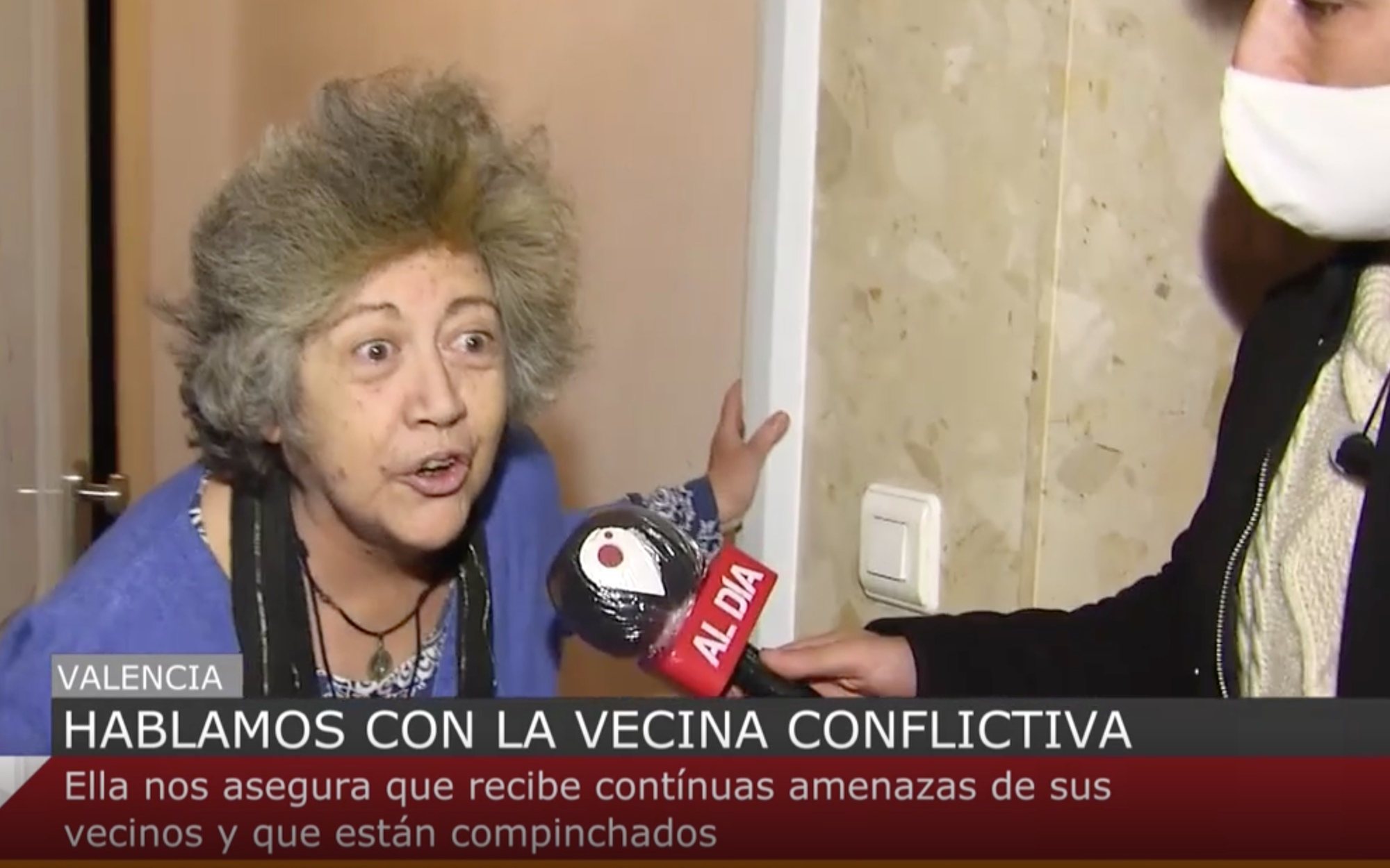 Vuelve el espíritu de las Vecinas de Valencia: El caso de Georgina, con insultos y heces en el ascensor