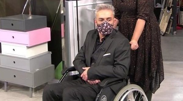 Kiko Hernández aparece en 'Sálvame' en silla ruedas y confiesa qué objeto conserva de 'GH 3' - FormulaTV