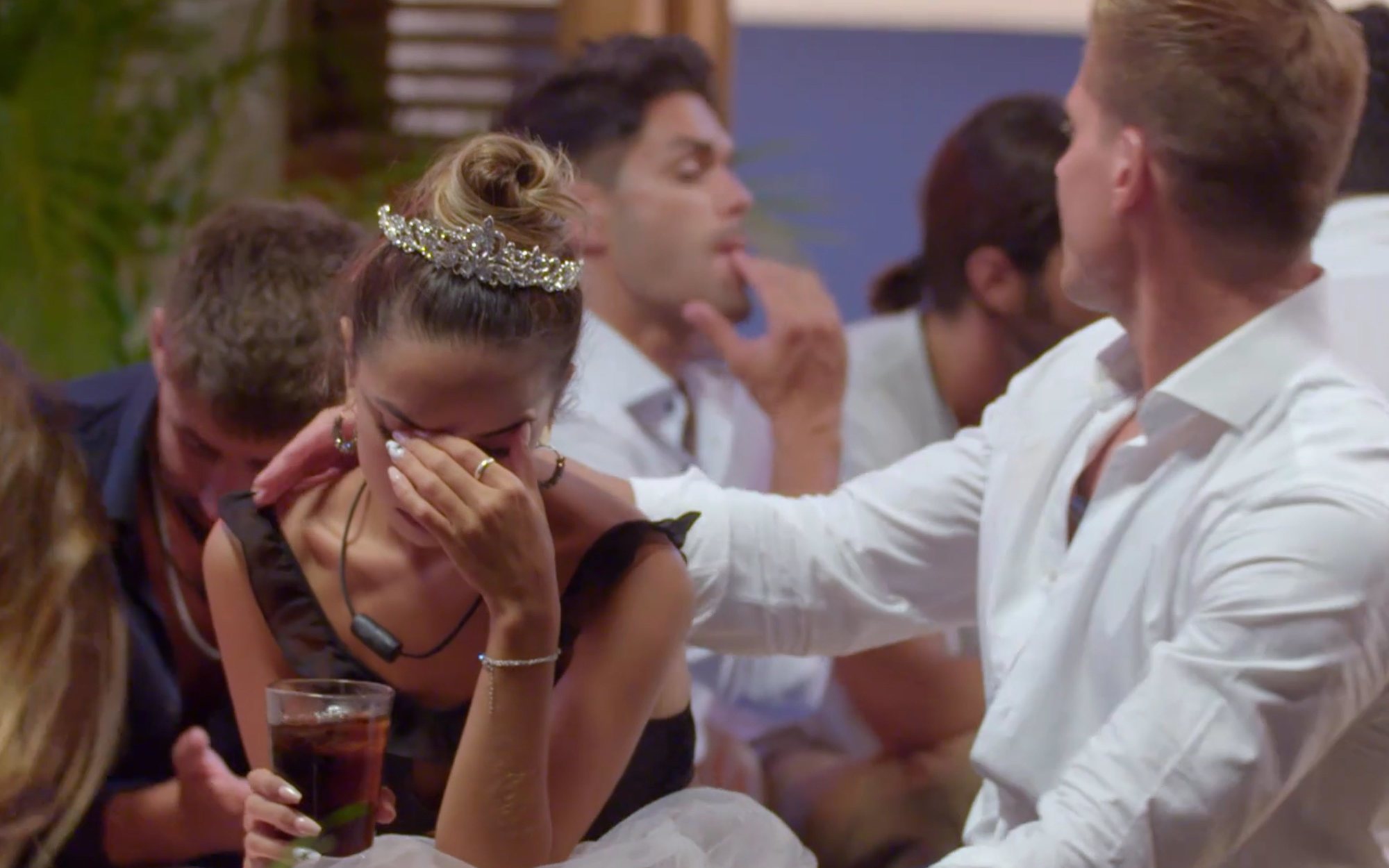 Manuel se enrolla con Fiama y Stefany en 'La isla de las tentaciones 3': "Soy el más peligroso que hay aquí"