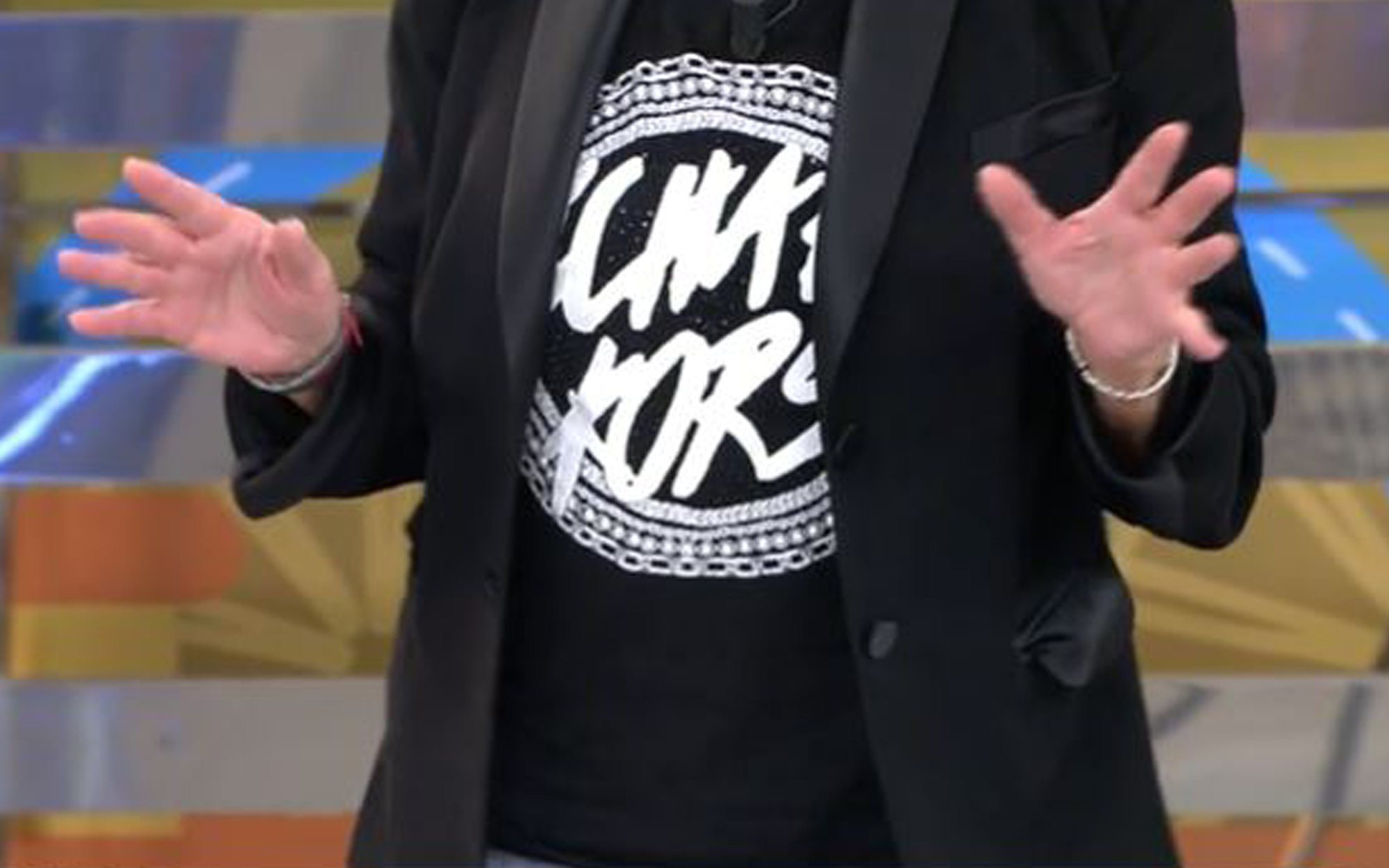 'Sálvame' cabrea a Chelo García Cortés ocultando su cara durante la emisión del programa