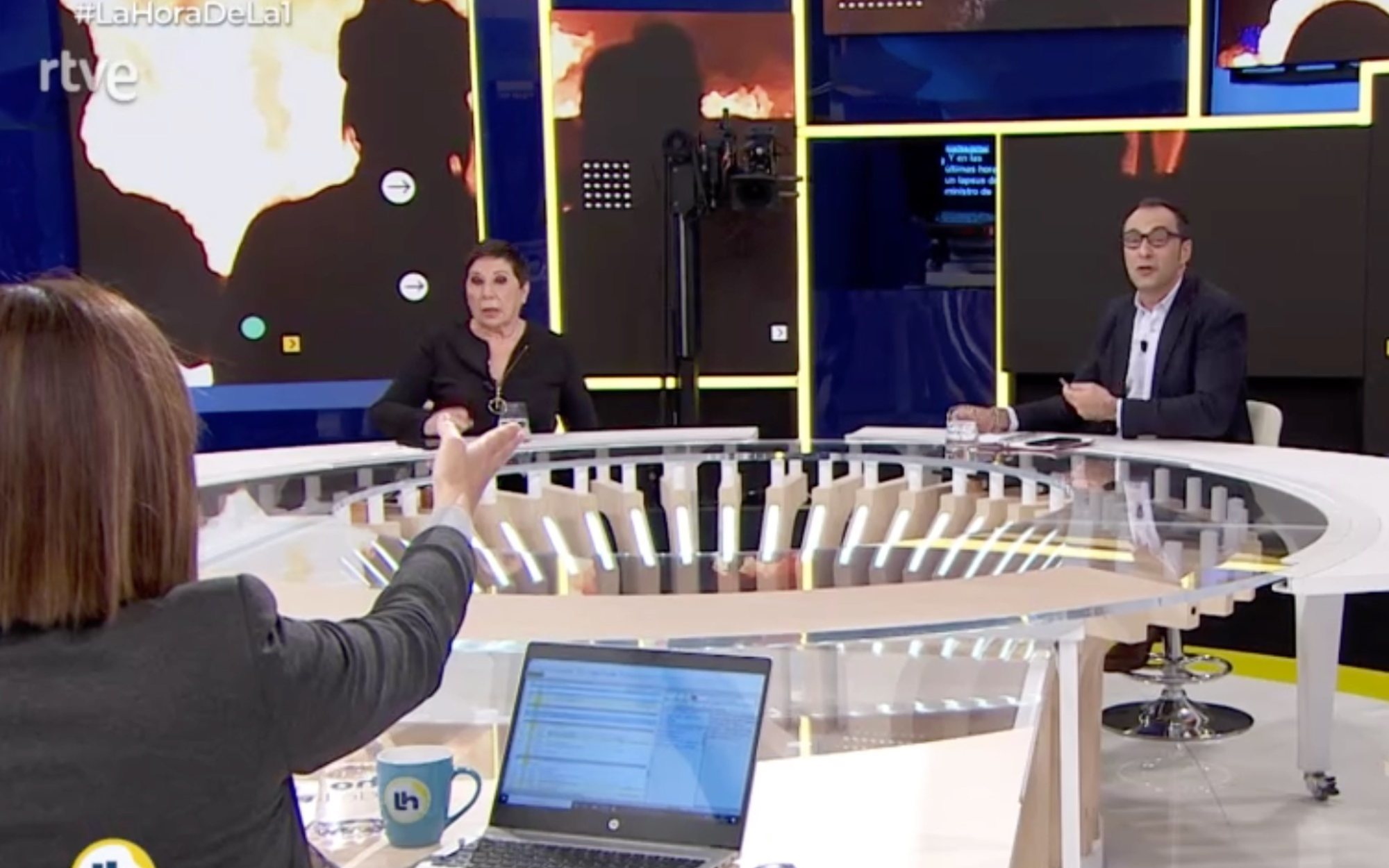 Celia Villalobos protagoniza una confusa broma en 'La hora de La 1': "¿Me estás amenazando porque soy mujer?"