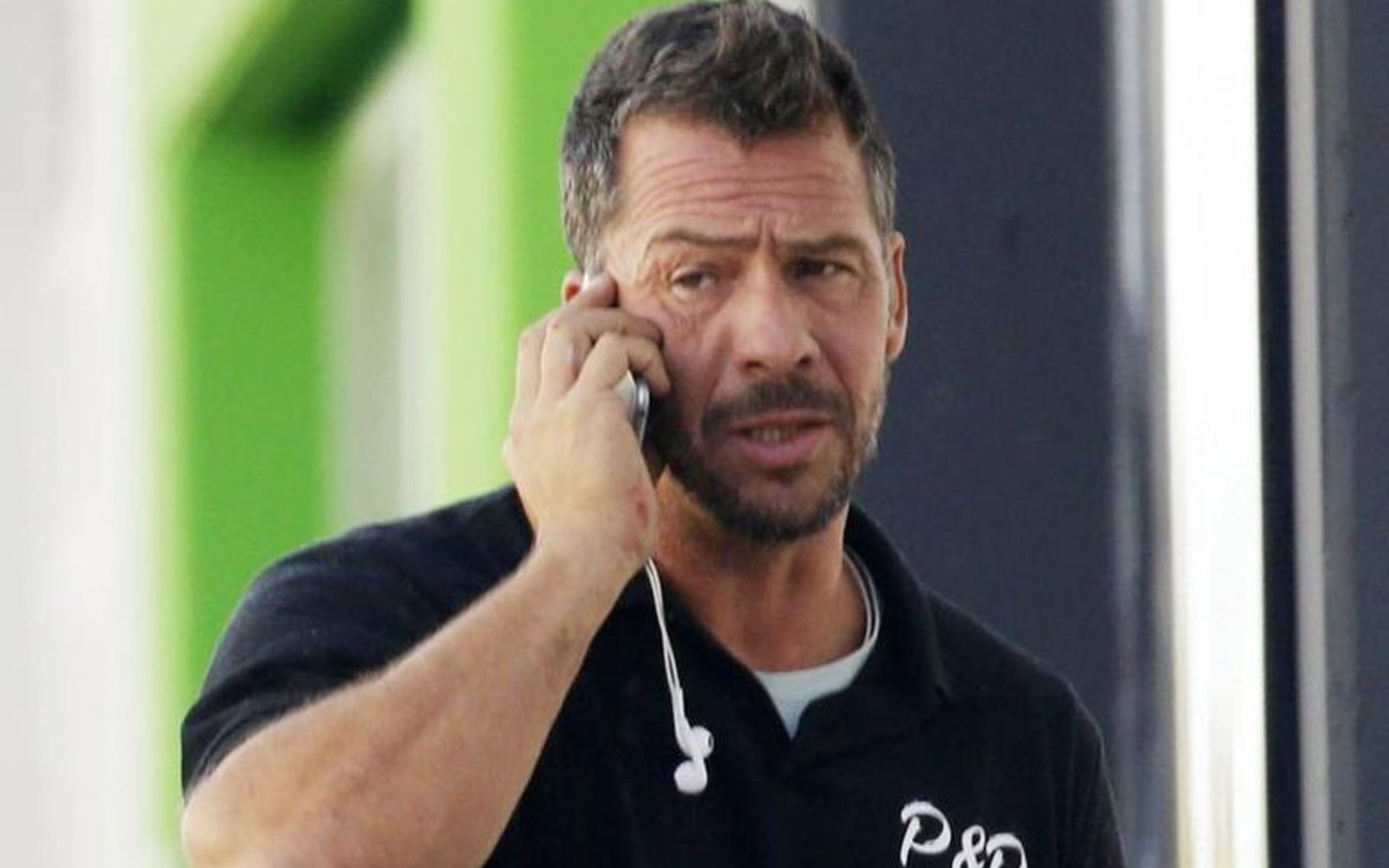 Nacho Palau, expareja de Miguel Bosé, negocia su participación en 'Supervivientes 2021'