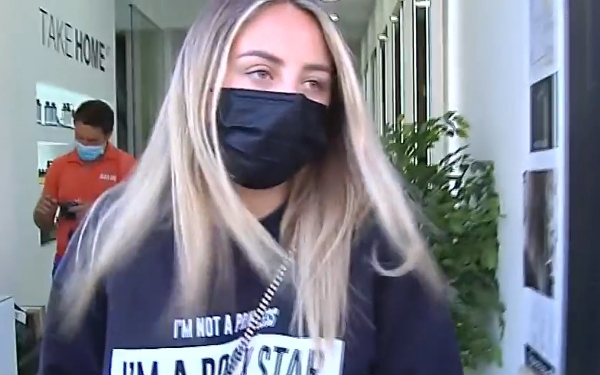 Primeras imágenes de Rocío Flores tras el estreno del documental de Rocío Carrasco: "La veo perdida y apenada"