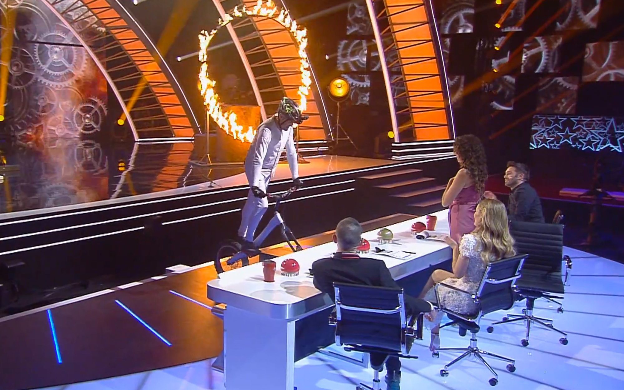 OT Pi Play se cae en medio de su actuación durante la semifinal de 'Got Talent España'