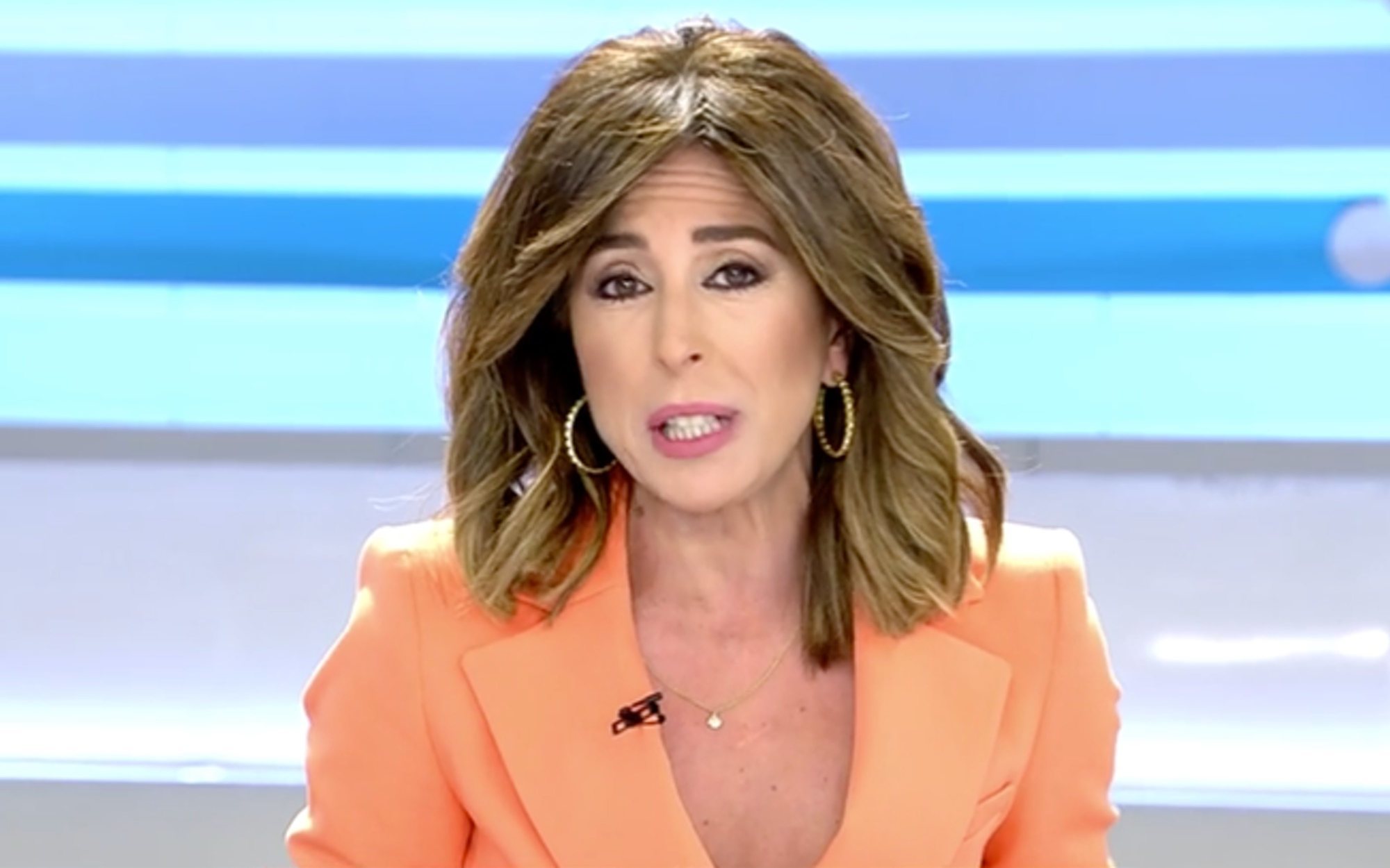 Críticas a 'El programa de Ana Rosa' por llamar "jarabe democrático" al acoso de neonazis a Pablo Iglesias