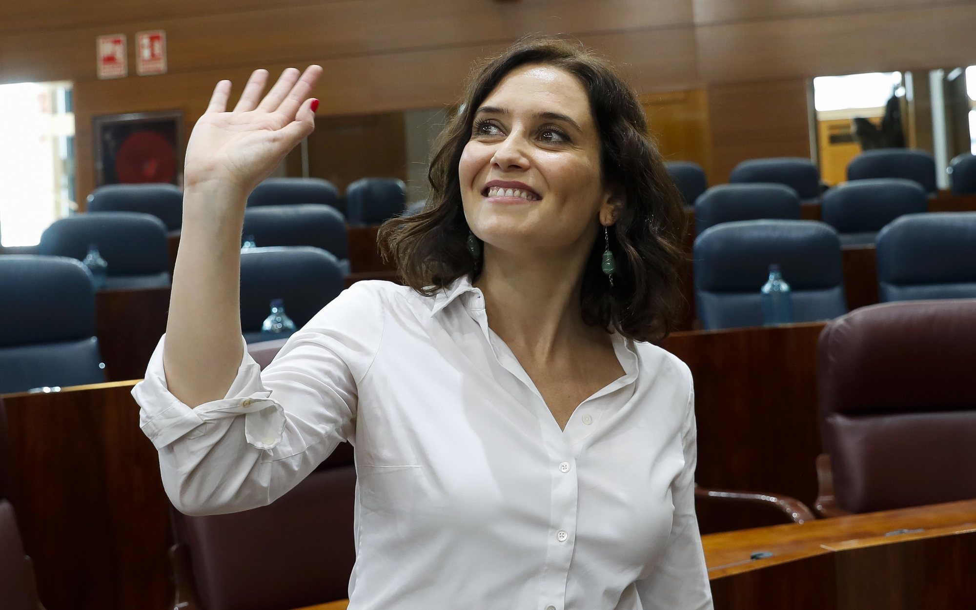 Isabel Díaz Ayuso reacciona con sarcasmo al rótulo de 'Las cosas claras' que relaciona la playa con Madrid