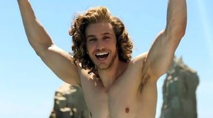 Eugenio Siller explica cómo grabó sus escenas más calientes en '¿Quién mató a Sara?': "Fue mi primer desnudo"