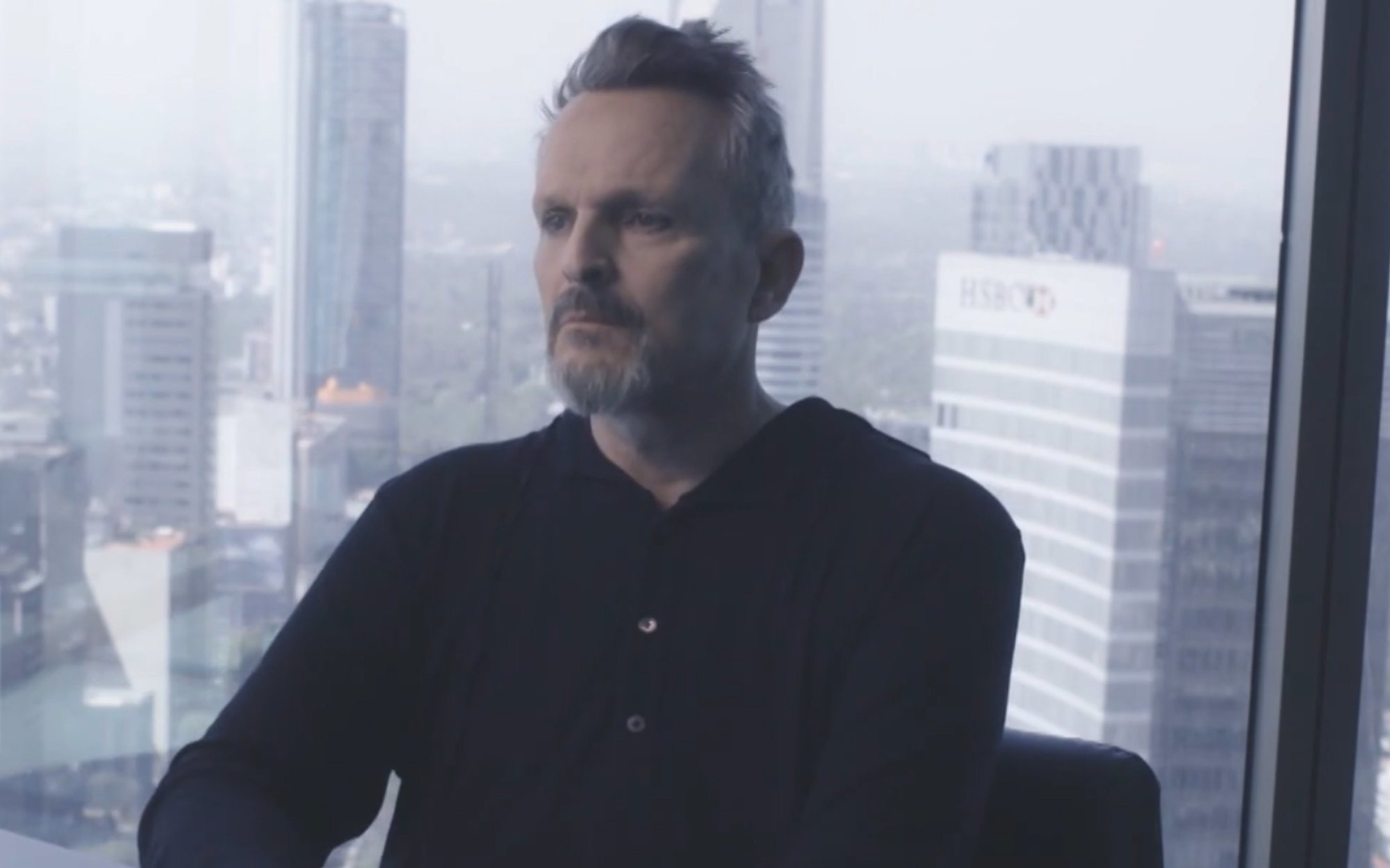 La confesión más "oscura" de Miguel Bosé: "He llegado a consumir casi dos gramos diarios"