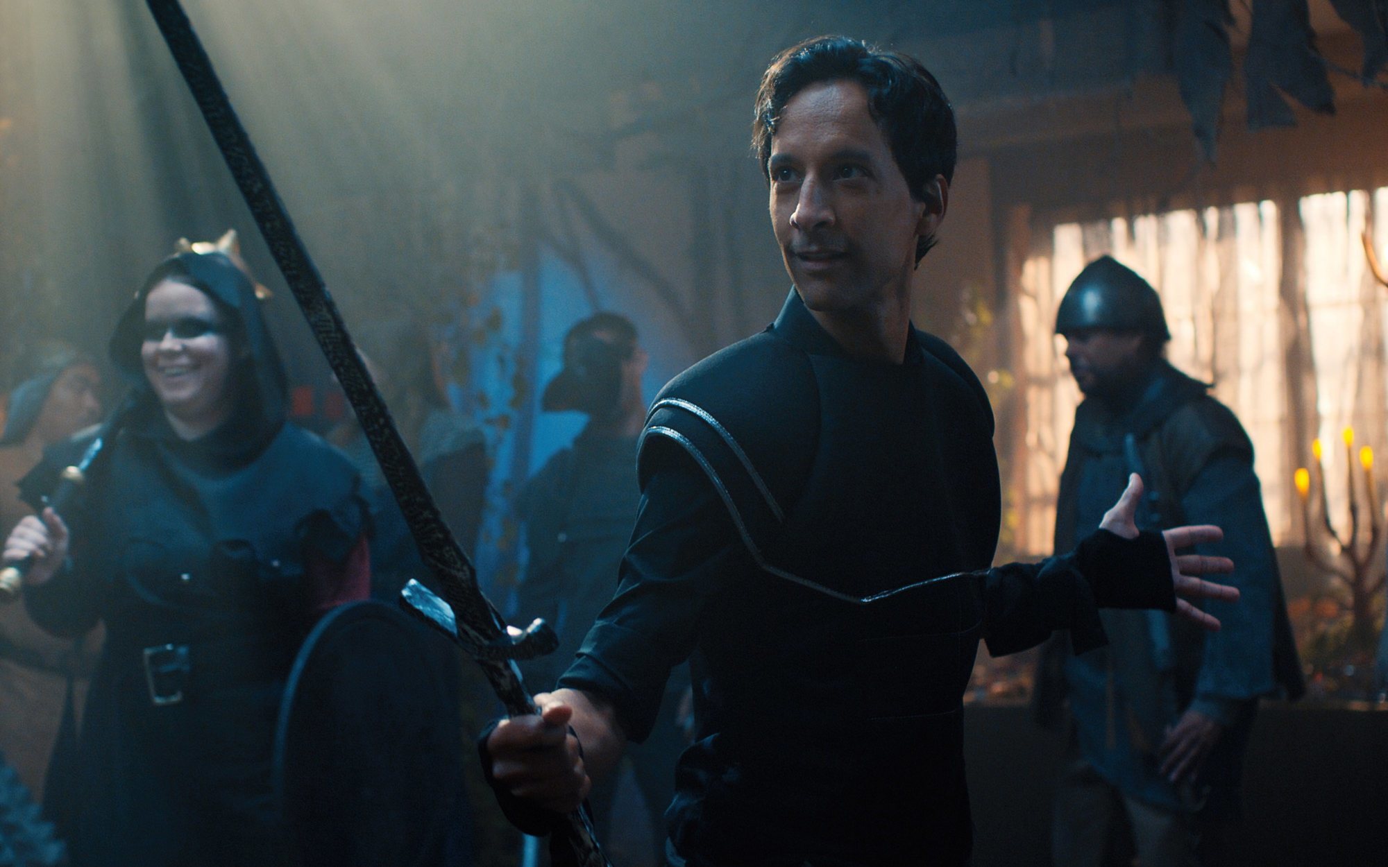 'Mythic Quest' nos saca de la oscuridad con "Everlight"