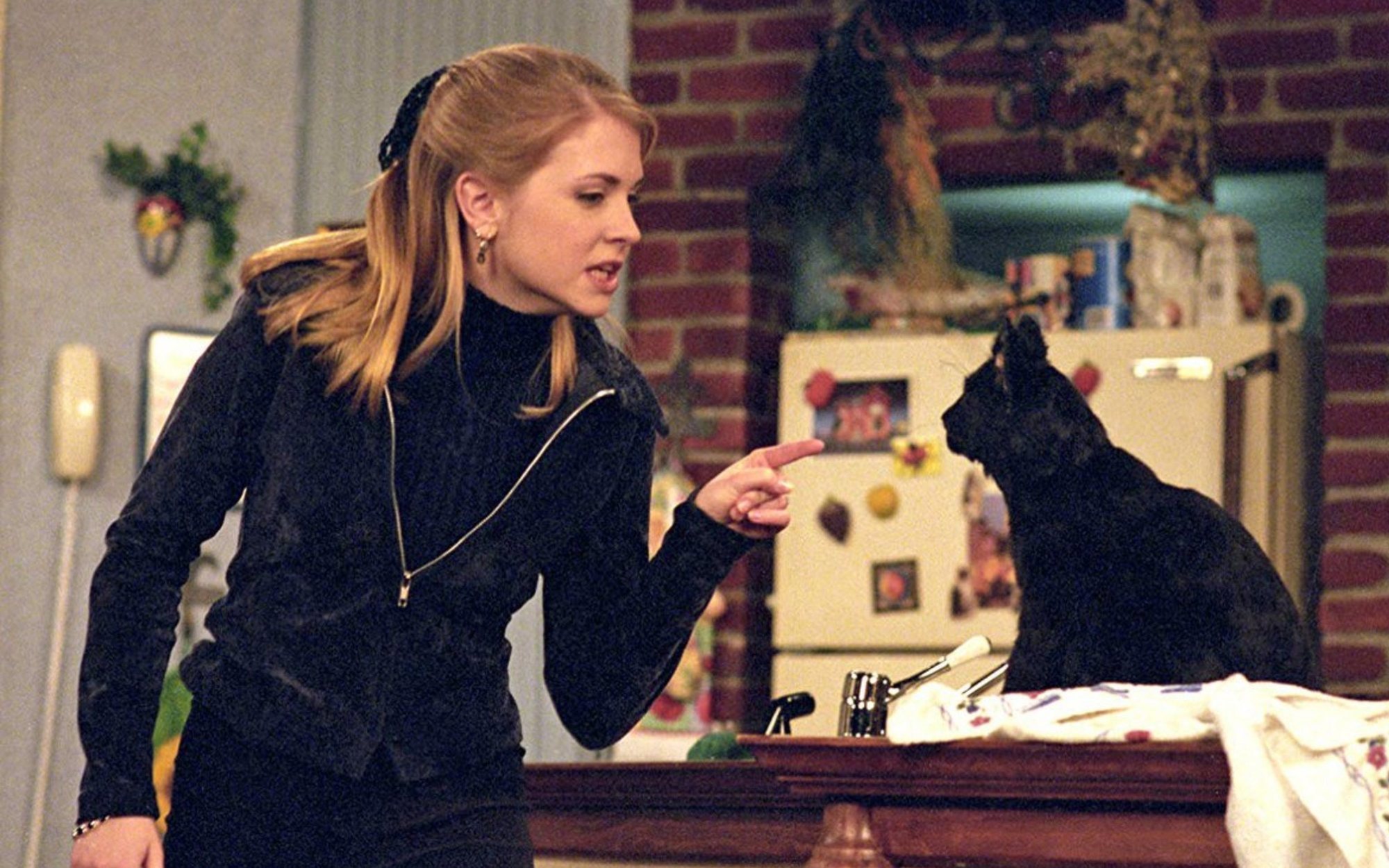 Orden de arresto para una mujer de Oklahoma por no devolver un VHS de 'Sabrina, cosas de brujas' en 21 años