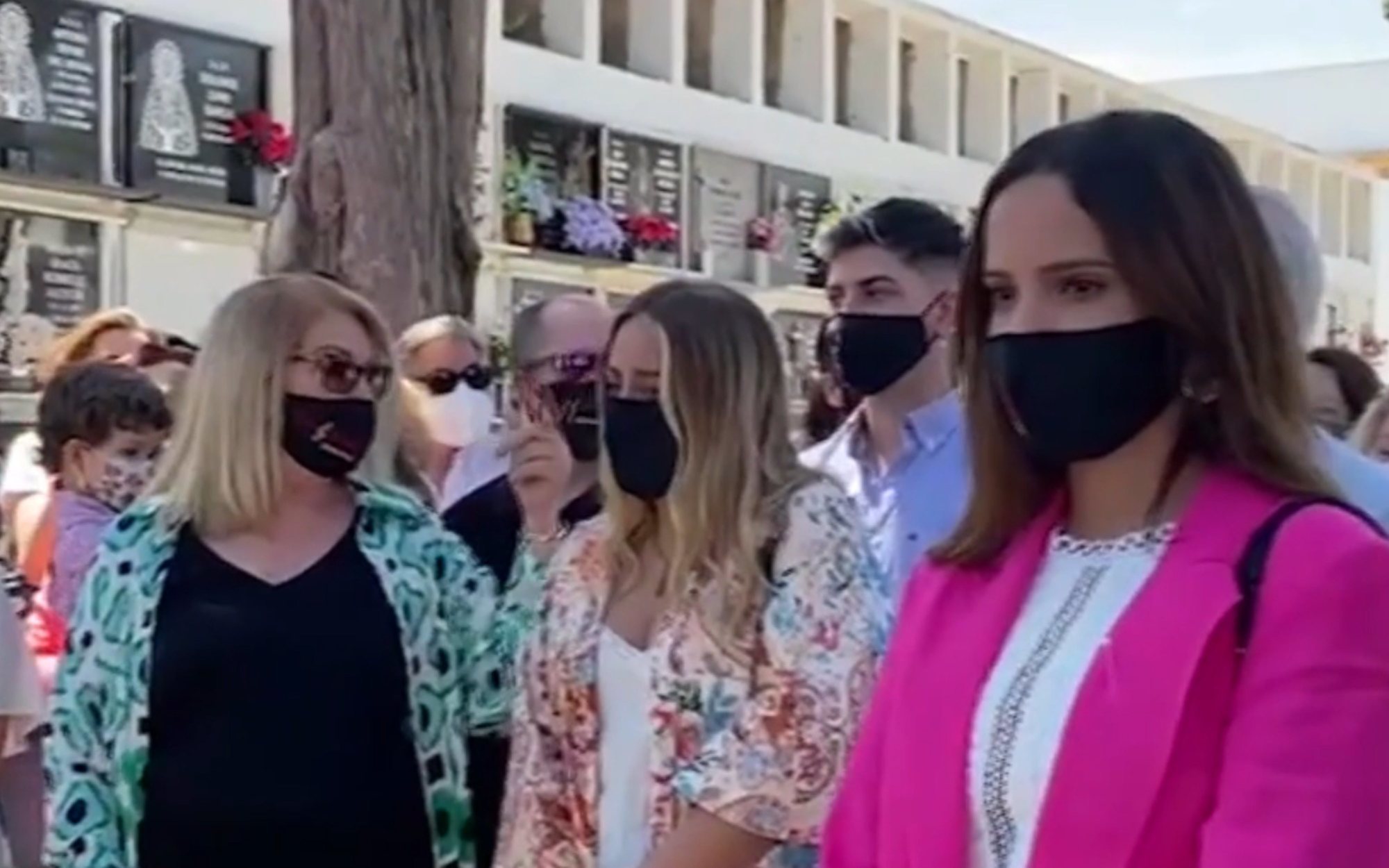Una espontánea eleva la tensión en el homenaje a Rocío Jurado: "¡Yo soy Rocío Carrasco!"