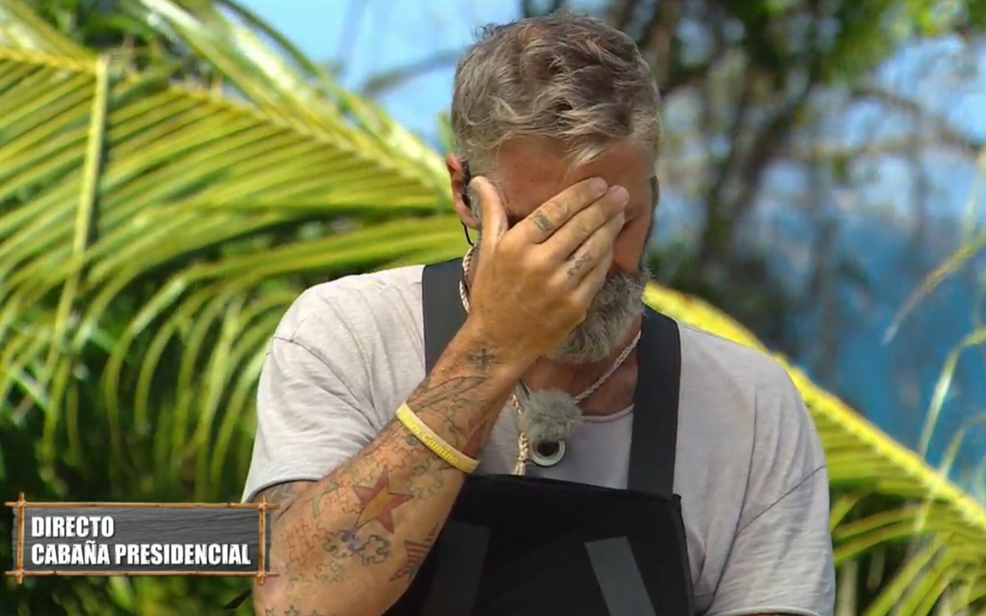 Las lágrimas de Carlos Alba al conocer su expulsión de 'Supervivientes': "Ha sido una oportunidad muy bonita"