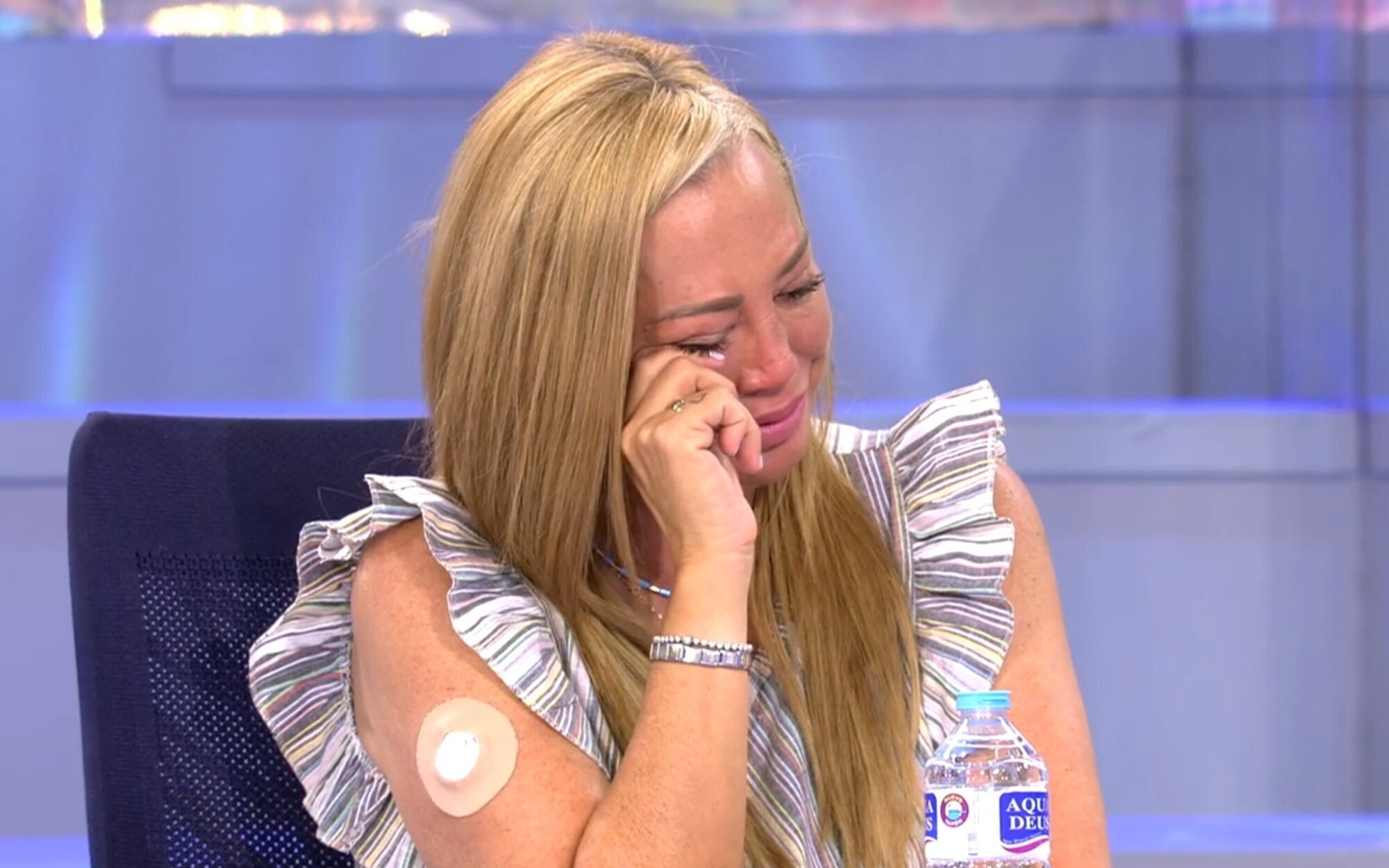 Belén Esteban rompe a llorar en 'Sálvame' al recibir un regalo de Mila Ximénez