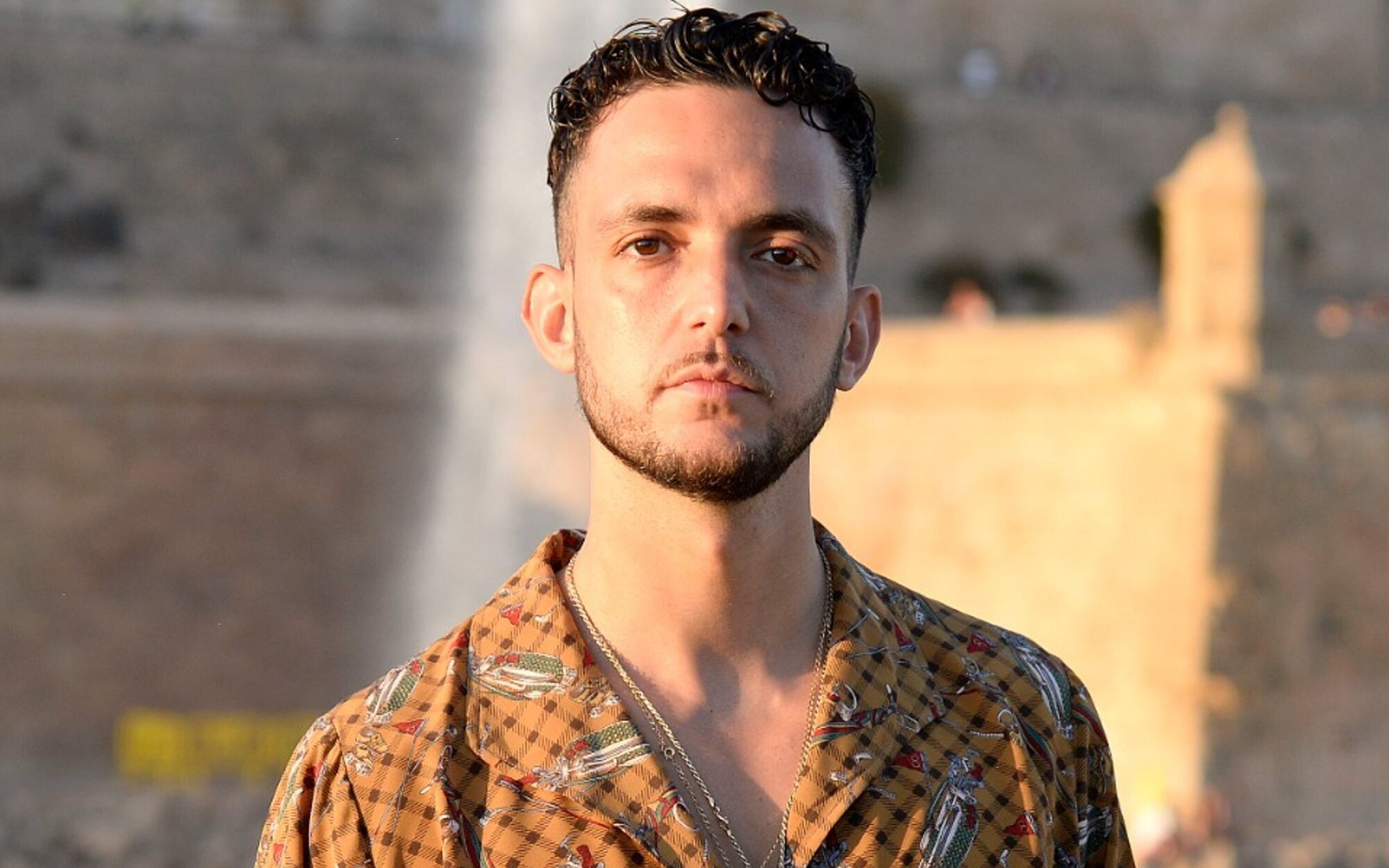 Comparan a C. Tangana con Jesús Gil tras publicar una polémica foto