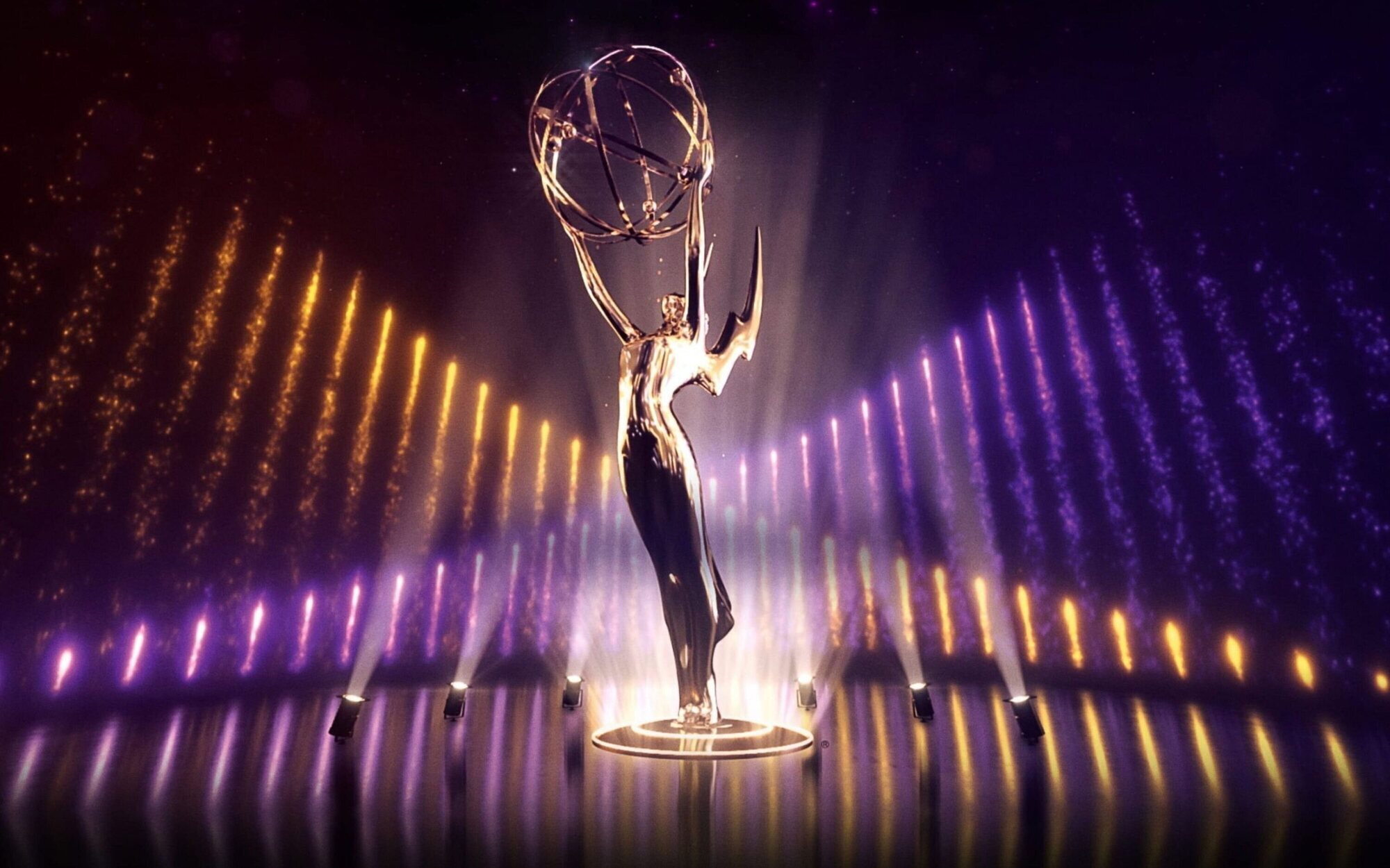 El look de Emma Corrin y el grito de Evan Peters, entre los mejores memes de los premios Emmy 2021