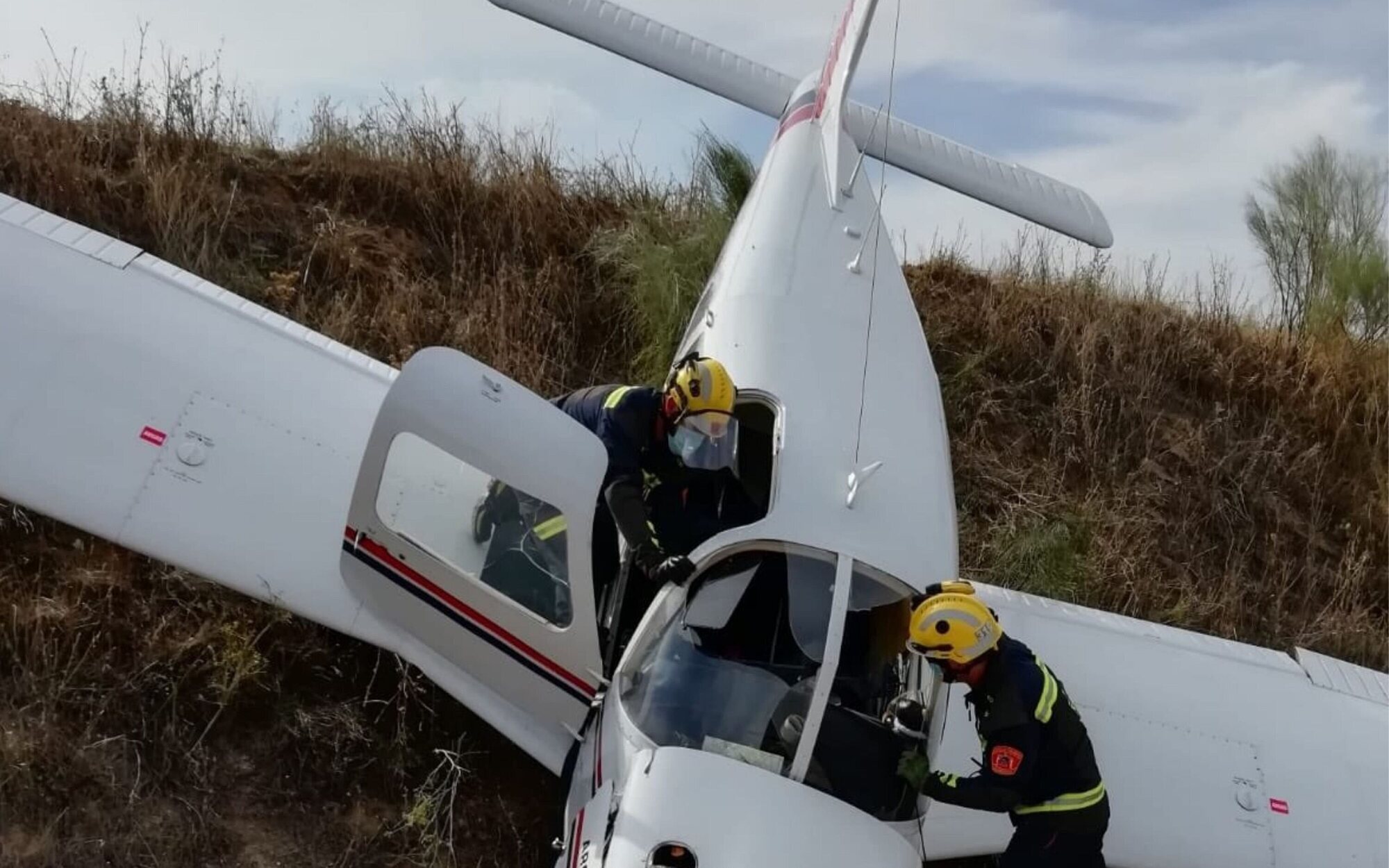 Dos periodistas de 'Madrid Directo', heridos tras sufrir un accidente en avioneta: "Ha quedado en un susto"