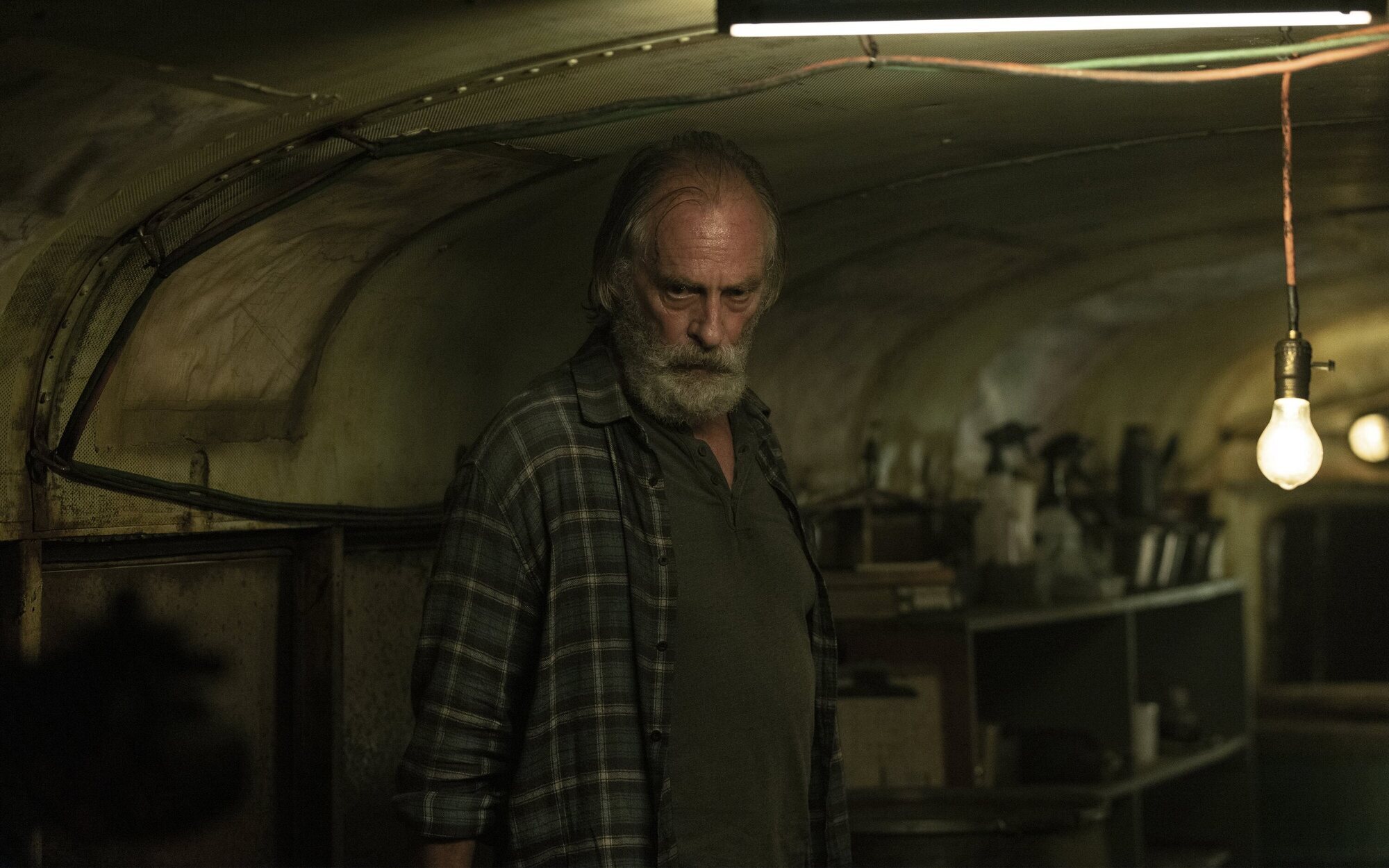 'Fear The Walking Dead': Sale a la luz la conexión entre Teddy y el refugio nuclear en el 7x03
