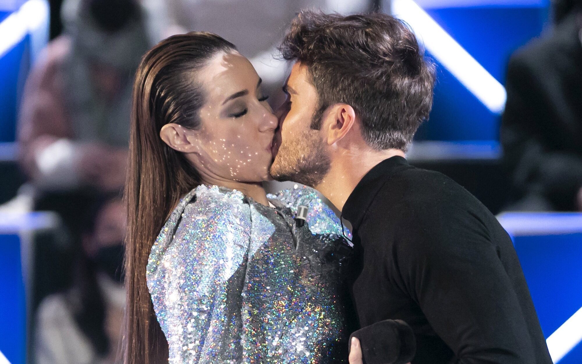 El apasionado beso entre Adara Molinero y Rodri Fuertes tras su salida de 'Secret Story' y sin mirar a cámara
