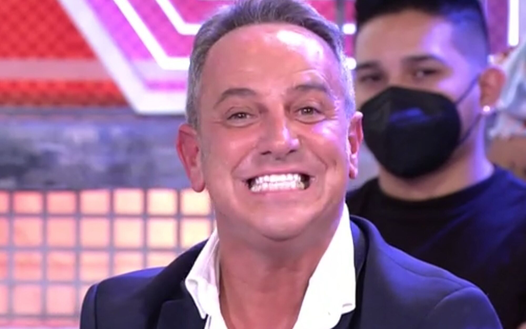 Víctor Sandoval explota en 'Sábado deluxe' ante un duro comentario de Alonso Caparrós: "¡Estoy amargado!"