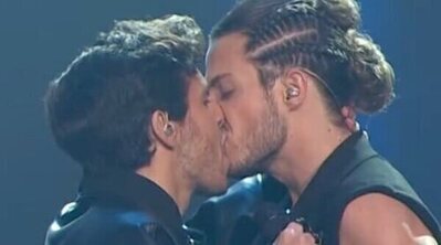 Unique sorprende sobre el escenario del Benidorm Fest con un beso entre Valen y Matt