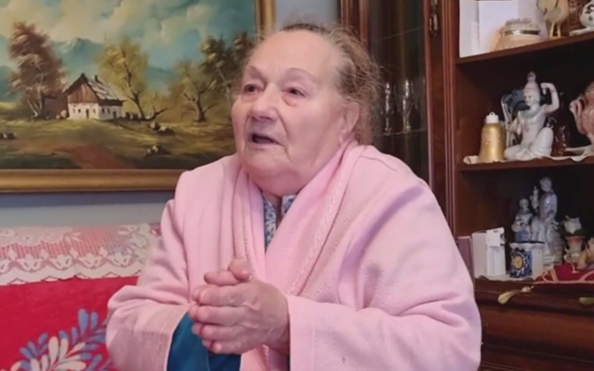 La surrealista conexión de Patricia Pardo con una octogenaria kamikaze que termina gritando a Pedro Sánchez