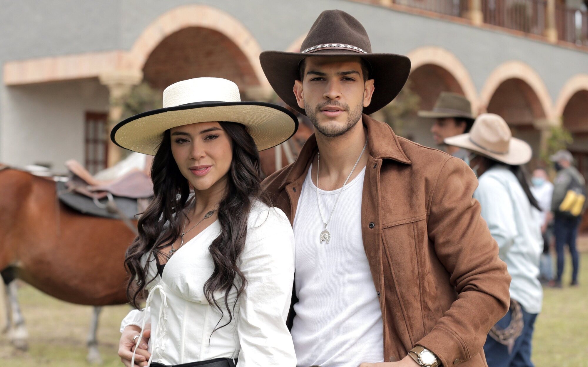 Indignación con Telecinco por retirar 'Sálvame' para emitir una reposición de 'Pasión de Gavilanes'