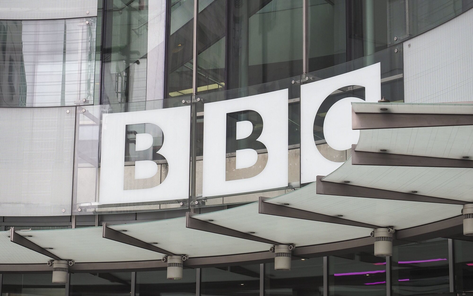 BBC, CNN y Bloomberg abandonan Rusia para evitar hasta 15 años de cárcel por publicar "información falsa"