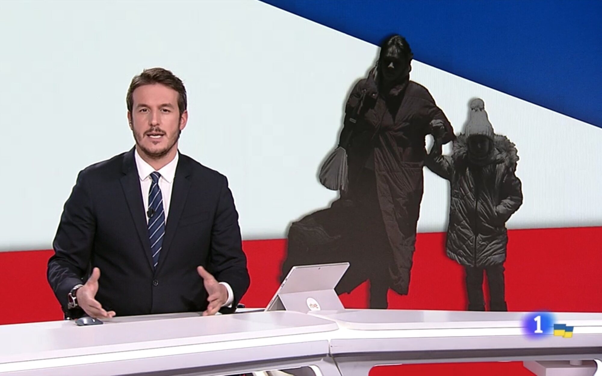 Las cadenas generalistas se vuelcan con el apoyo a Ucrania iluminando fachadas y con la bandera en pantalla