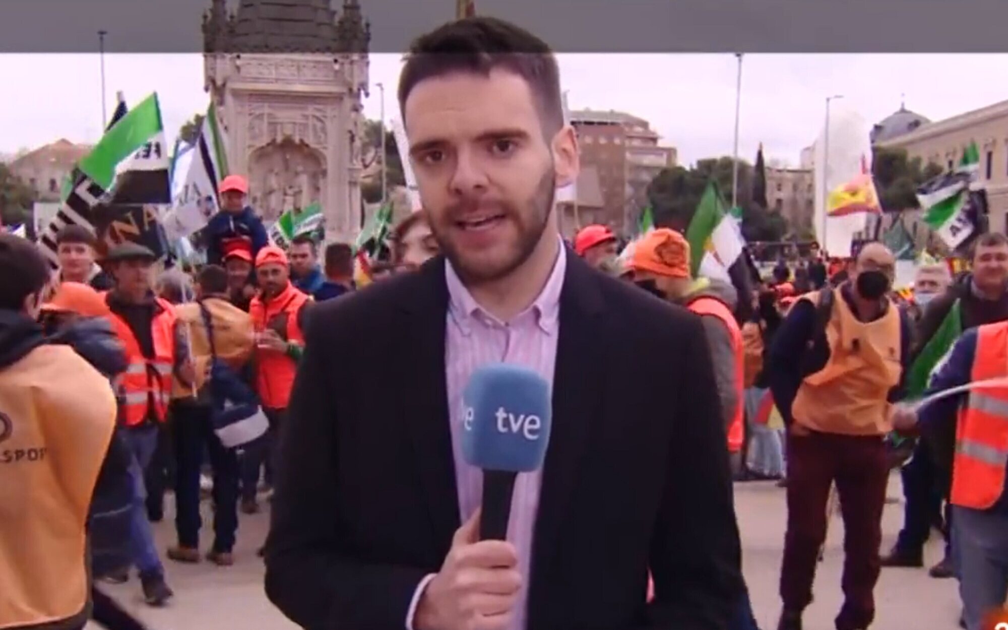 La denuncia de un reportero de TVE en las protestas del mundo rural: "Llevan toda la mañana insultándonos"
