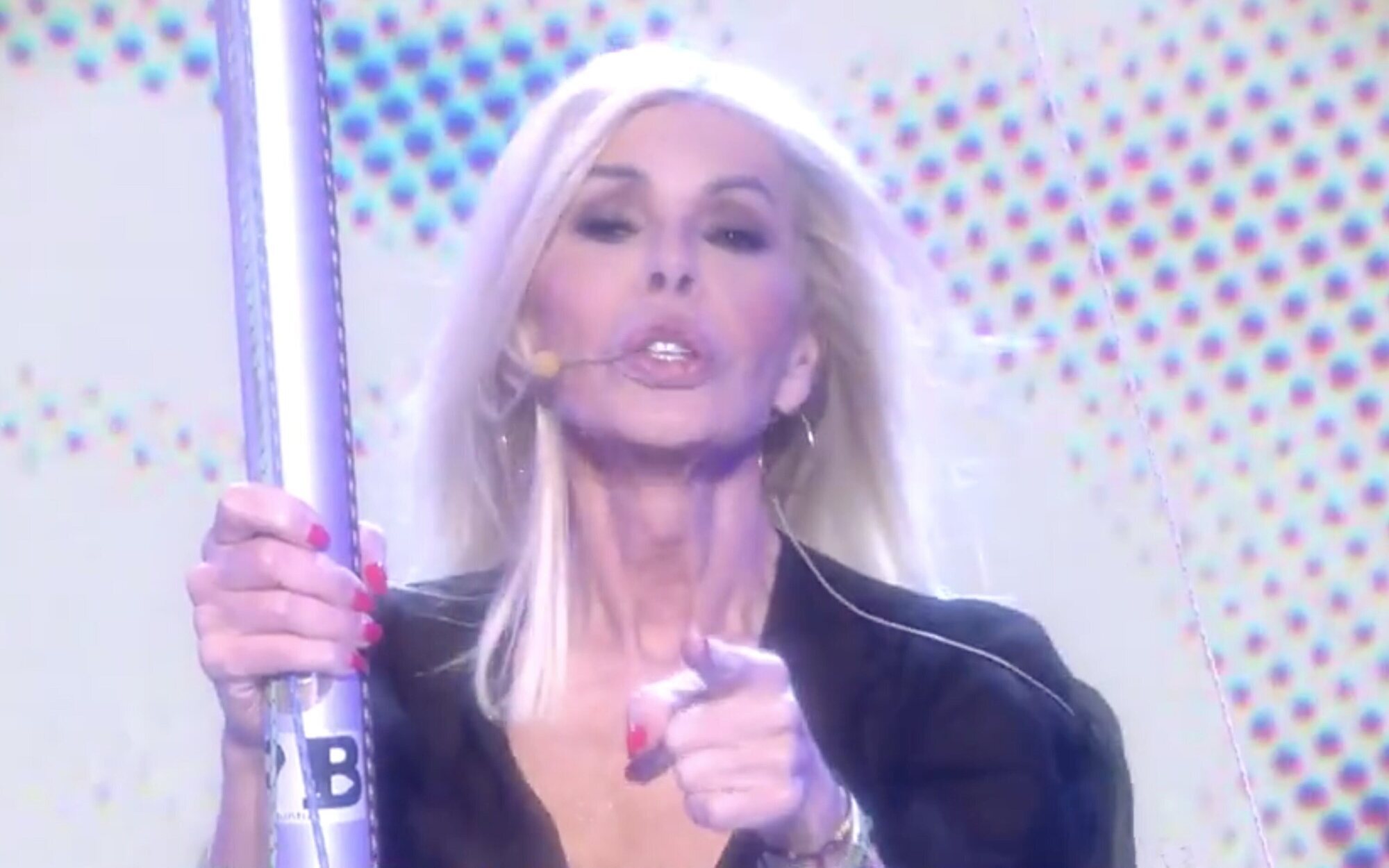 'Sálvame' reedita su sintonía original con Bibiana Fernández, producida por Víctor Elías