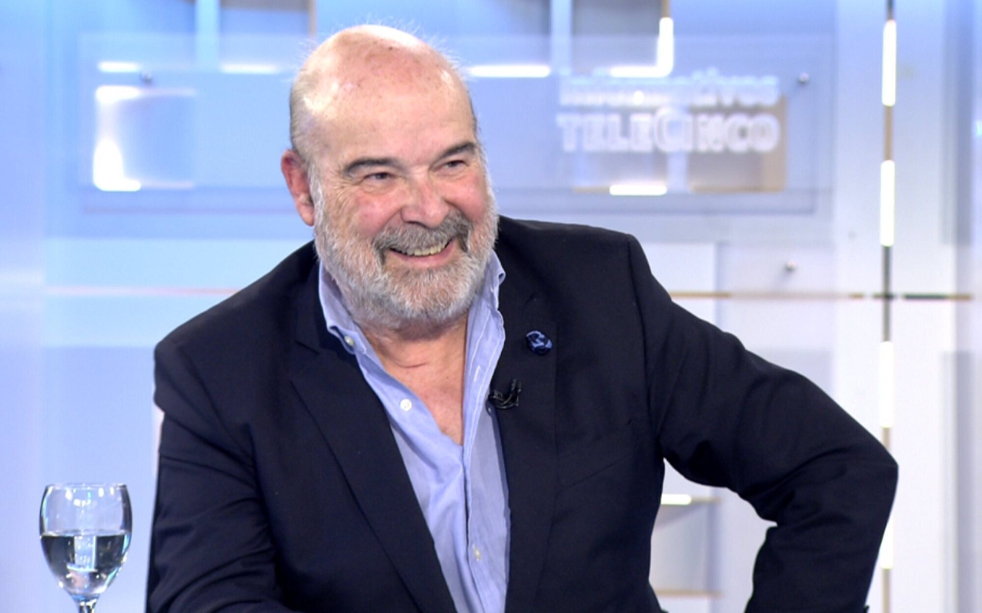 Antonio Resines sorprende a Pedro Piqueras con las alucinaciones que sufrió durante su ingreso por el Covid-19