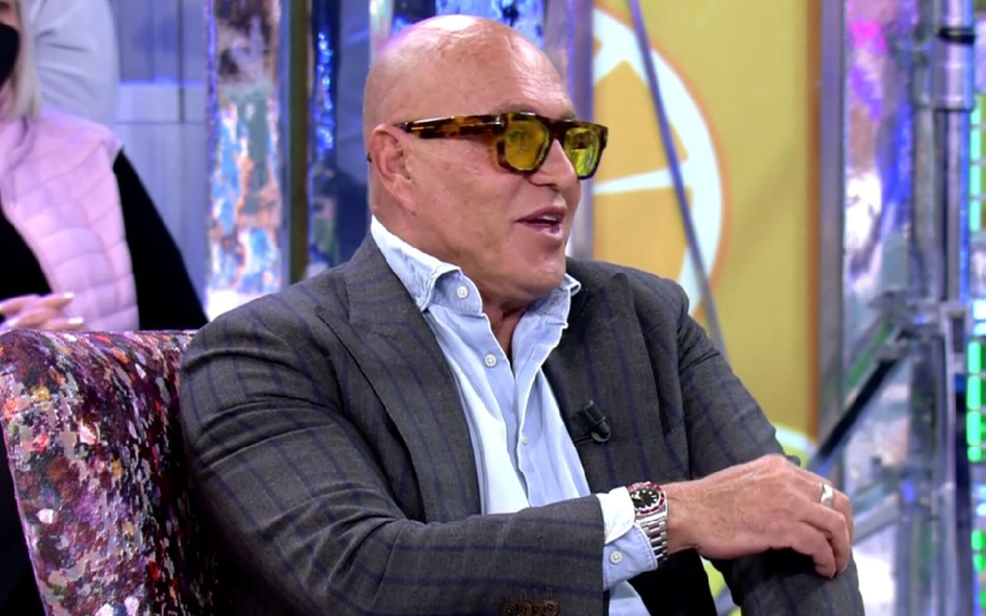 Kiko Matamoros "soluciona" las coordenadas erróneas de su tatuaje y lo arregla poniendo el logo de su discoteca