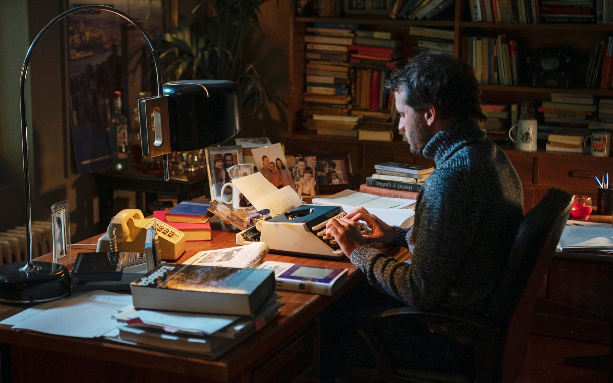 'Cuéntame' se marca un Paloma Cuesta con un doble de Ricardo Gómez como Carlos Alcántara