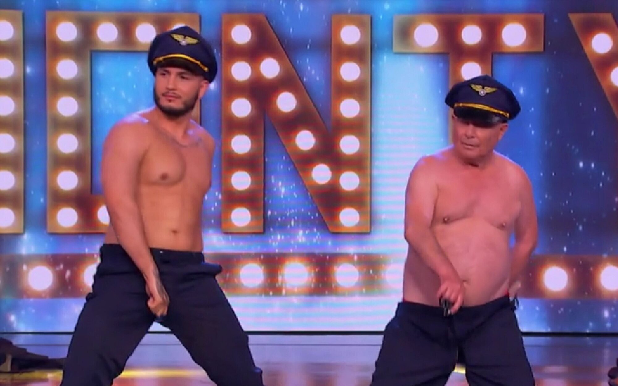 Omar Montes y su abuelo se desnudan y protagonizan un sensual striptease en 'El desafío'