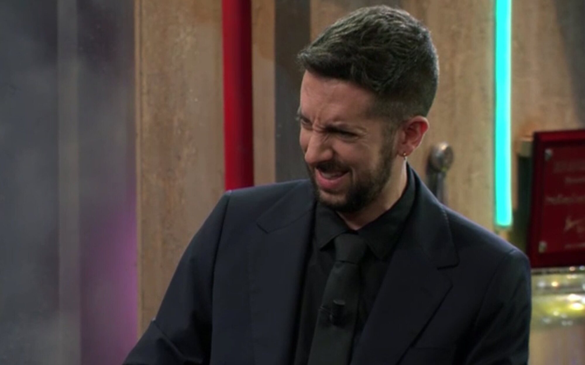 Quim Gutiérrez electrocuta a David Broncano con el regalo de Belinda en 'La resistencia': "¡Páralo!"