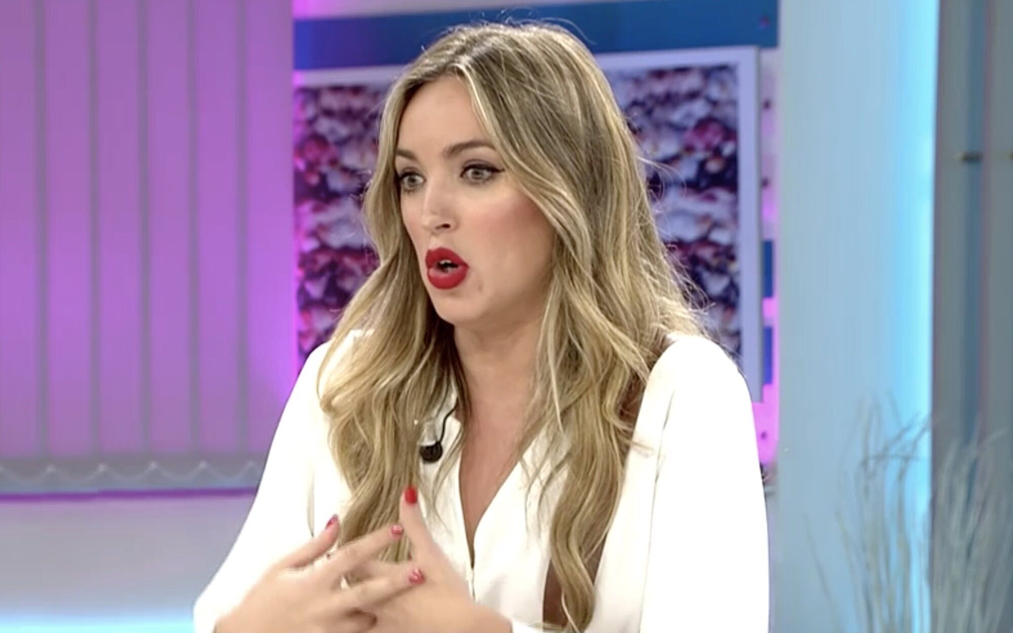 Marta Riesco deja de ser colaboradora en 'AR' y 'Ya son las ocho', pero continúa como redactora y reportera