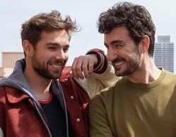 Así es 'Smiley', la serie de Netflix con Carlos Cuevas y Miki Esparbé que ya ha comenzado su rodaje en Barcelona