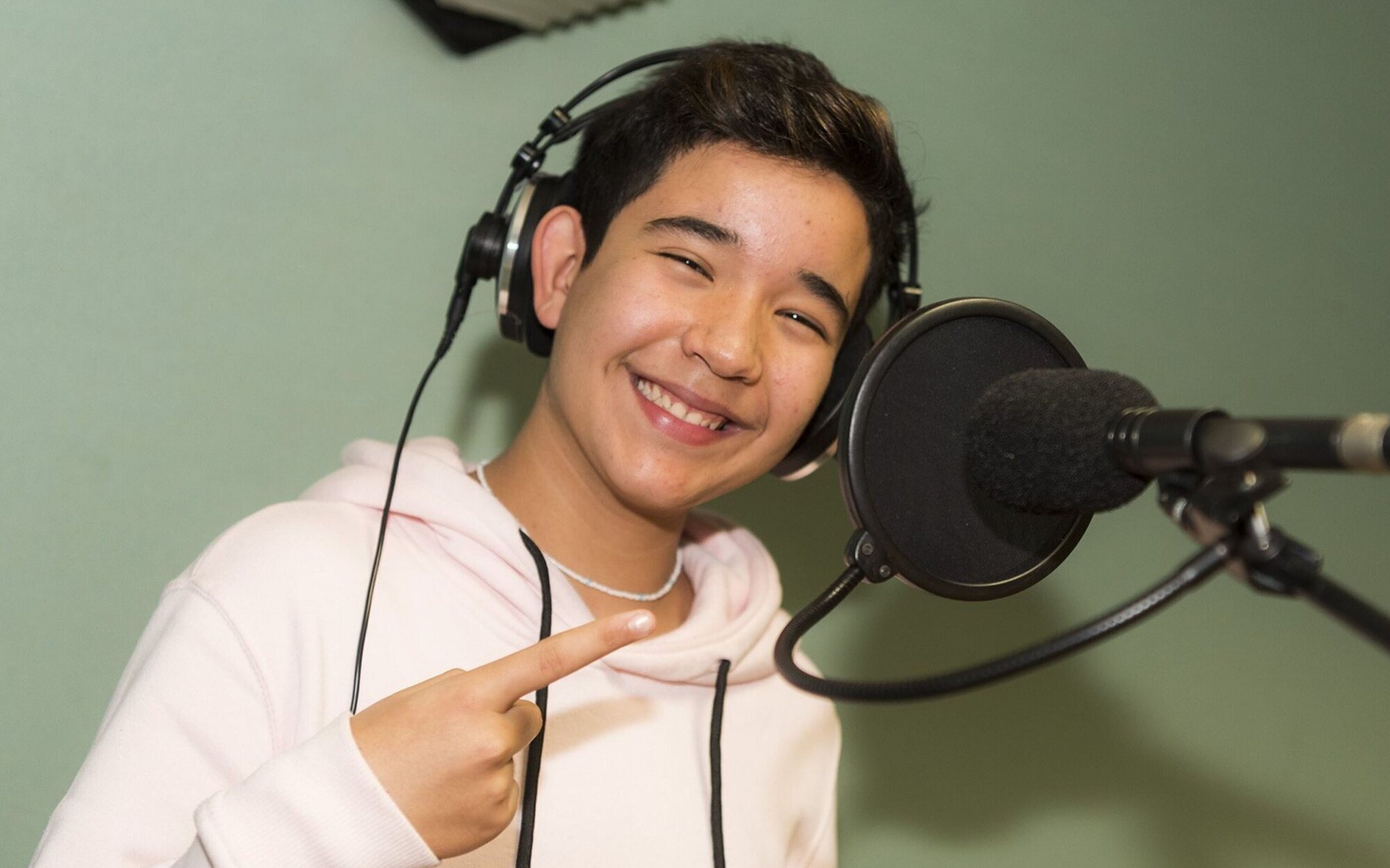 Levi Díaz habla abiertamente de su sexualidad: "Soy gay. Guarda tus comentarios homófobos"