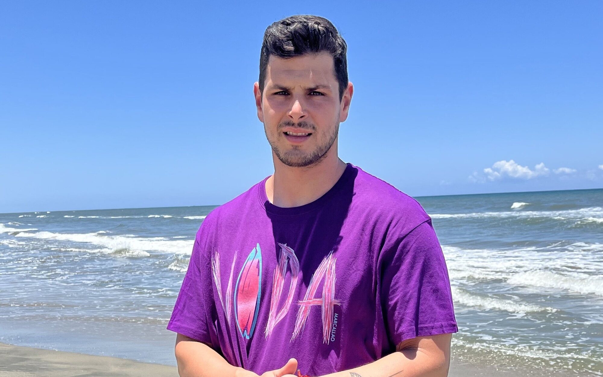 Los padres de Alejandro Nieto tiran el pinganillo de 'Sálvame' y abandonan el directo por "cachondearse"