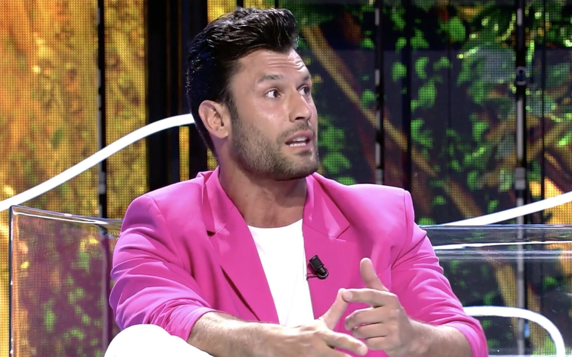 Un camión saca de la carretera a Jorge Pérez y su experiencia policial le salva de un accidente fatal