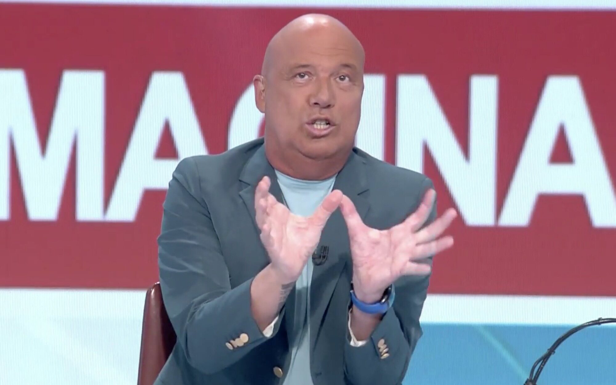 'Aruser@s' se indigna con una influencer que vendía sus pedos en tarros y ahora oferta el sudor de sus pechos